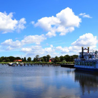 Ein Boot am Wasser