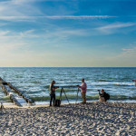 Gruppe von Fotografen am Strand