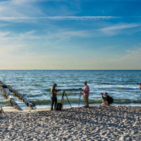 Gruppe von Fotografen am Strand